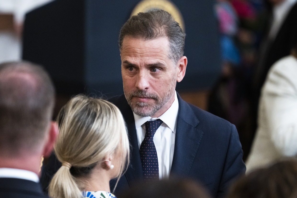 Hunter Biden’s atttorneys request federal, state criminal probes into Trump allies for evident theft of data from laptop (nbcnews.com)