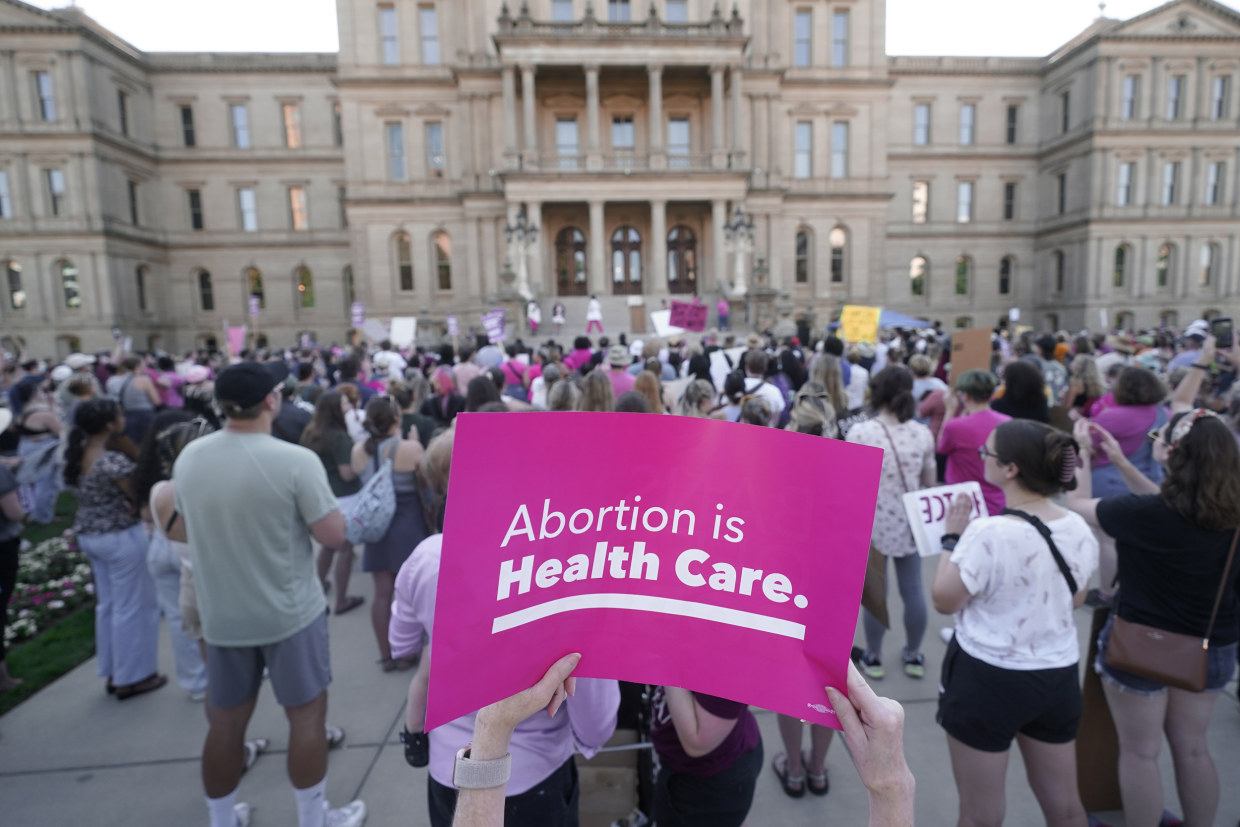 Image: Abortion-rights protesters at Michigan state capitol