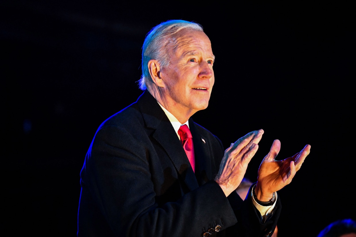 Image: US-POLITICS-BIDEN-HOLIDAY-TREE-LIGHTING