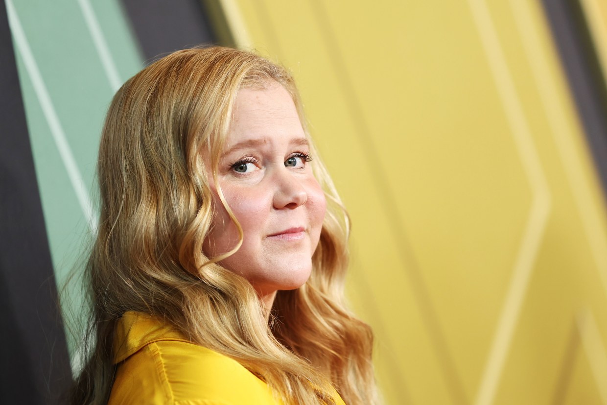 Amy schumer celebs to leave the us video