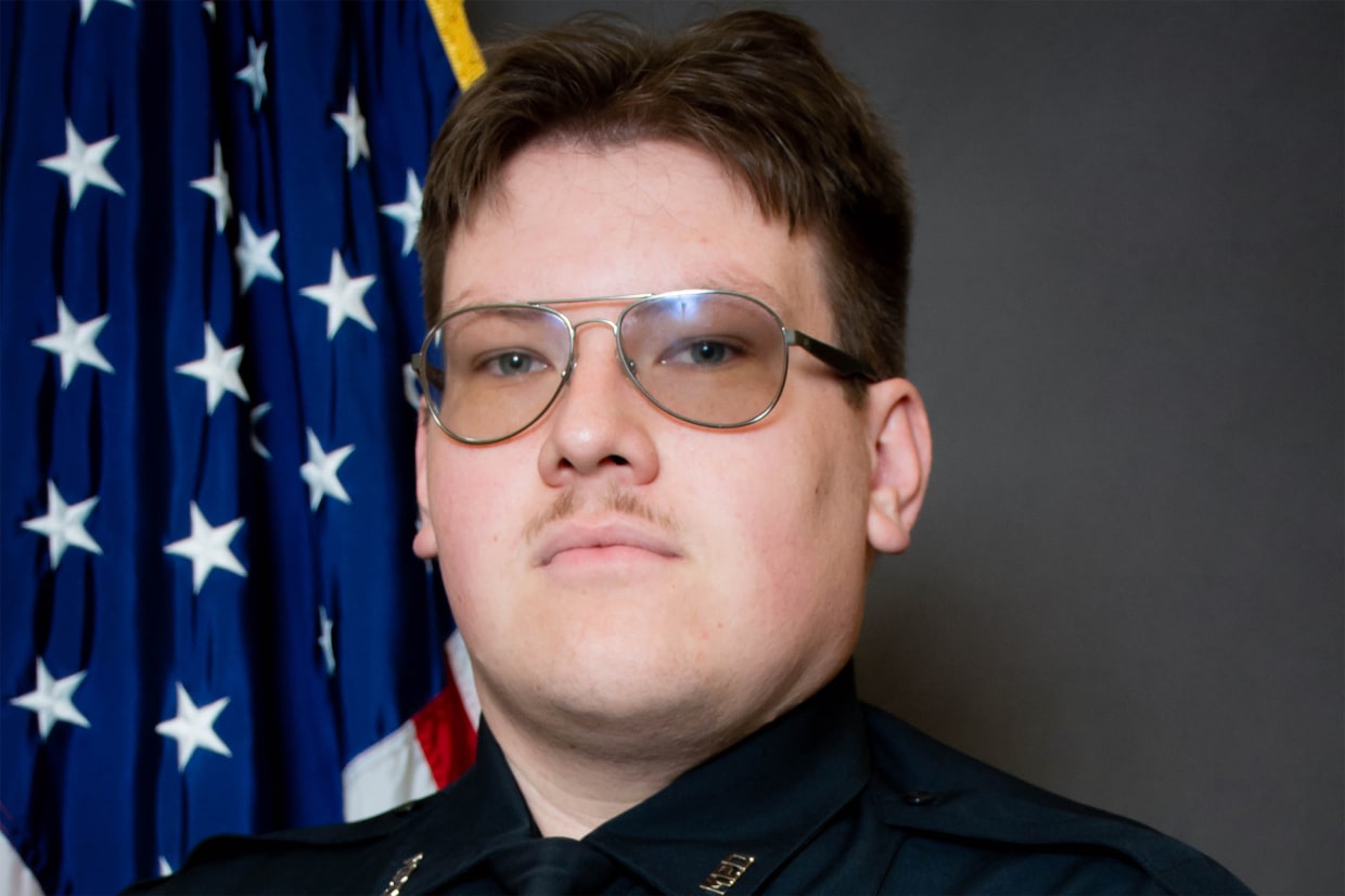 Sixth Memphis officer fired after Tyre Nichols’ death (nbcnews.com)