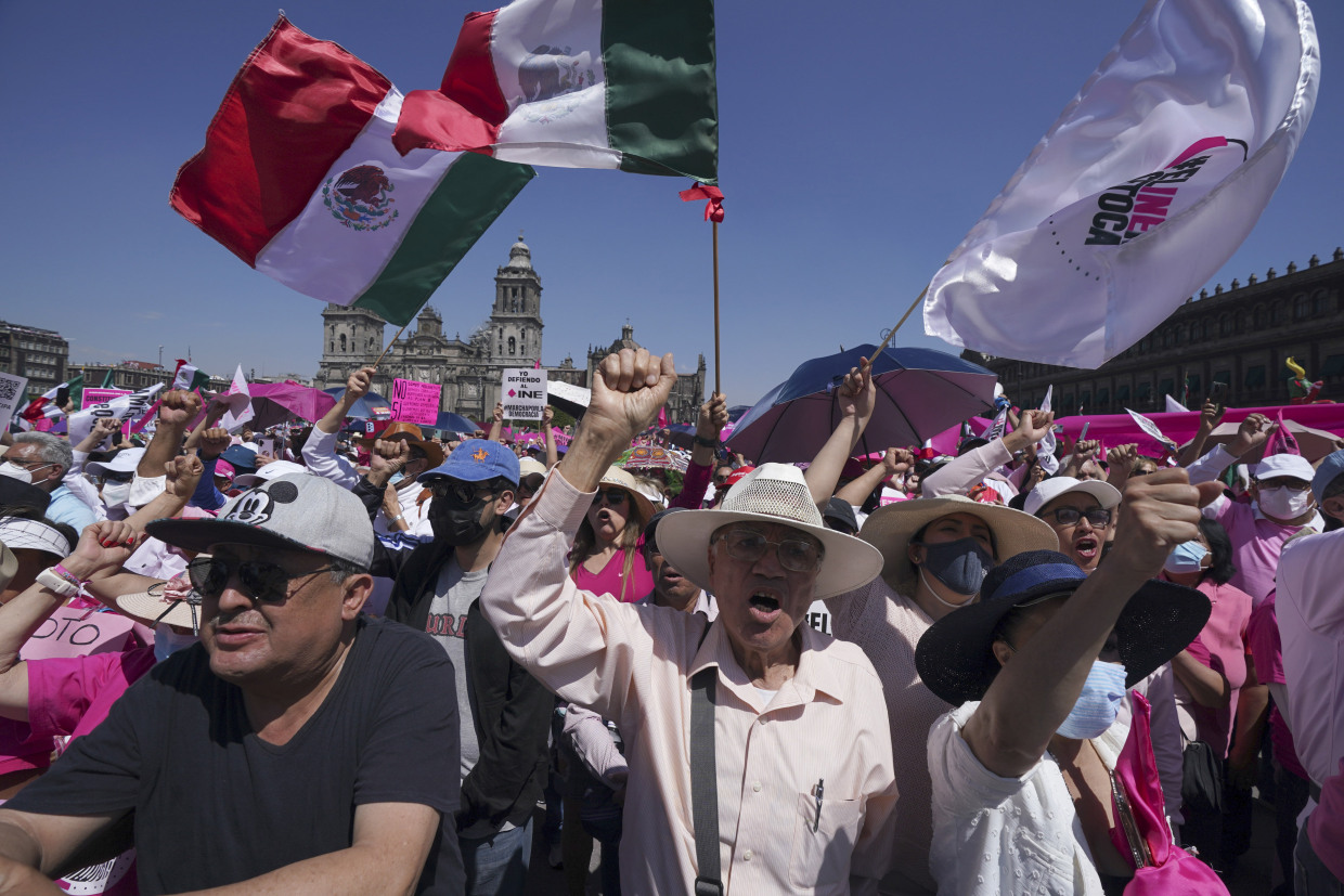 Mexico: Tens of Thousands March to Protest Electoral Overhaul post image