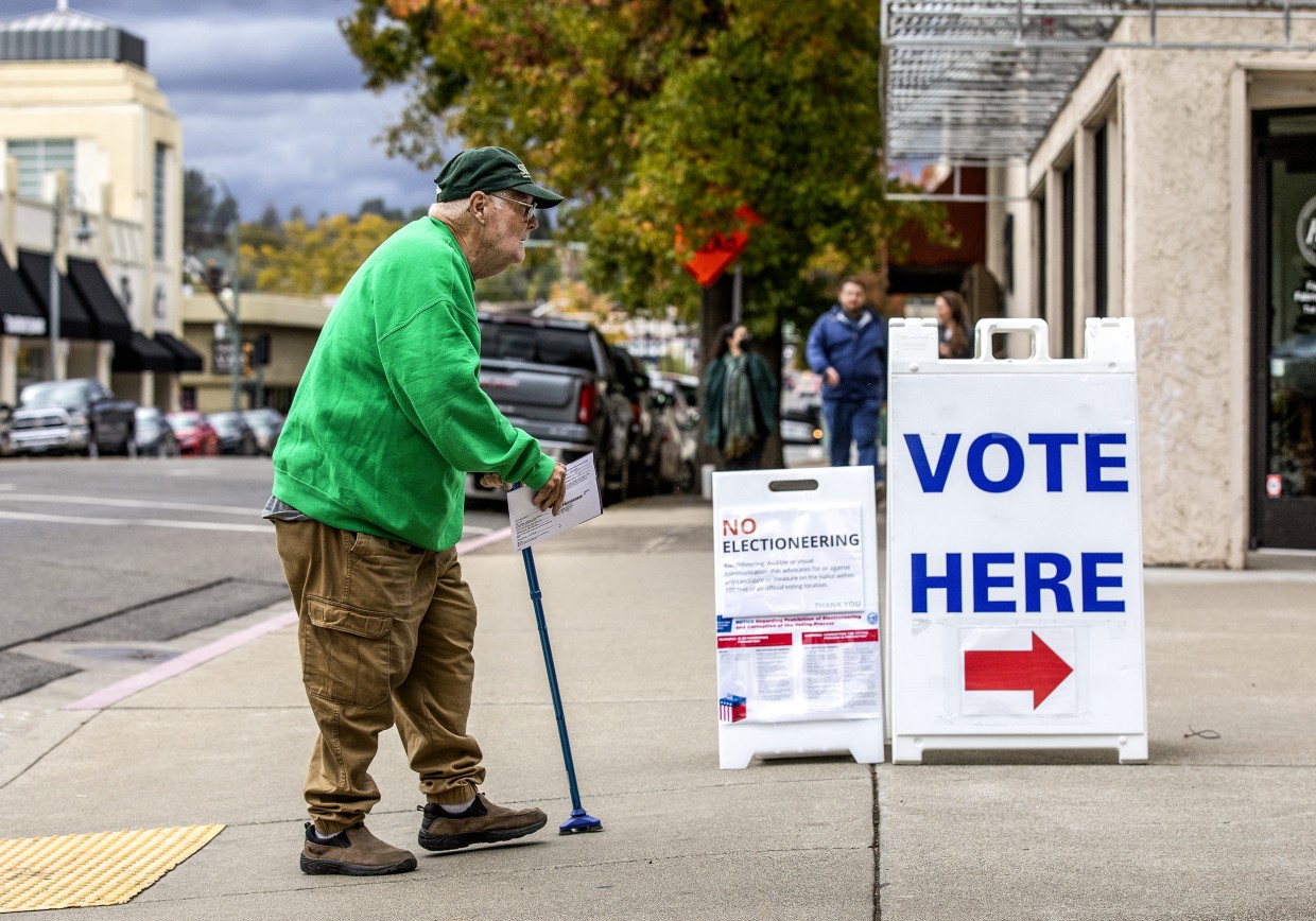 A resident makes his way to the Elections office in Redding, Calif., to place his ballot inside an official ballot drop box on Nov. 7, 2022.