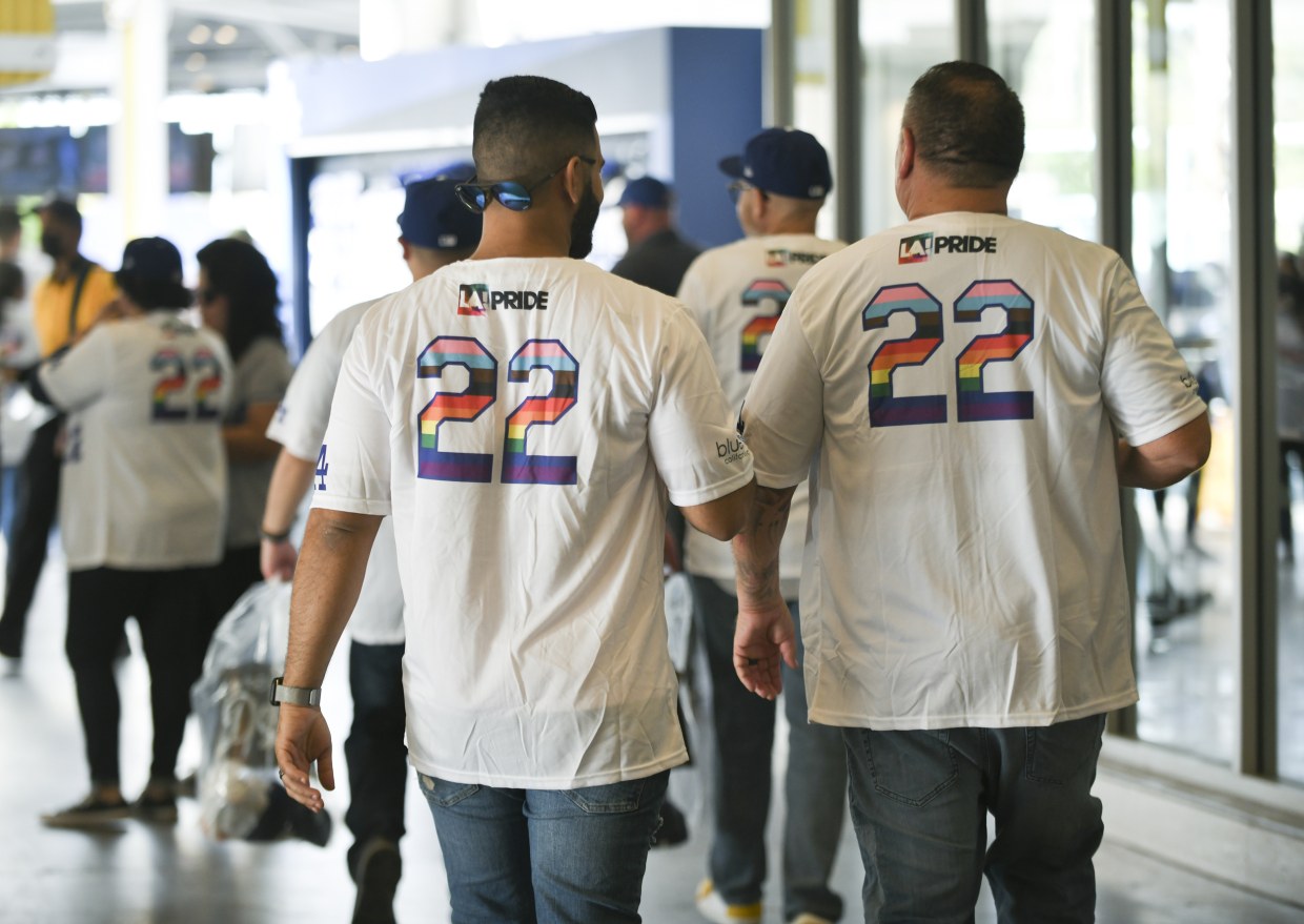 San Francisco Giants unveil cool pride shirt for LGBT night - Outsports