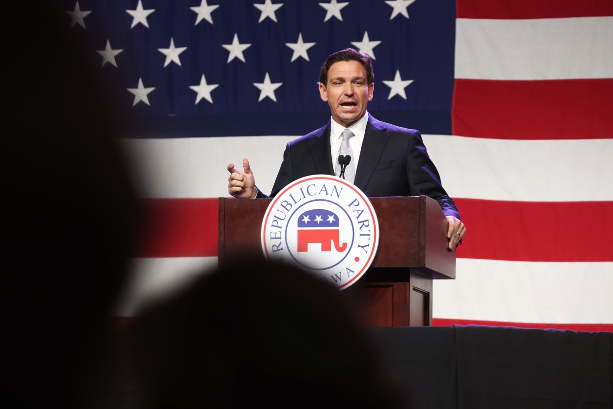 DES MOINES, IOWA - JULY 28: Republican presidential candidate Florida Governor Ron DeSantis speaks to guests at the Republican Party of Iowa 2023 Lincoln Dinner on July 28, 2023 in Des Moines, Iowa. Thirteen Republican presidential candidates were scheduled to speak at the event. (Photo by Scott Olson/Getty Images)