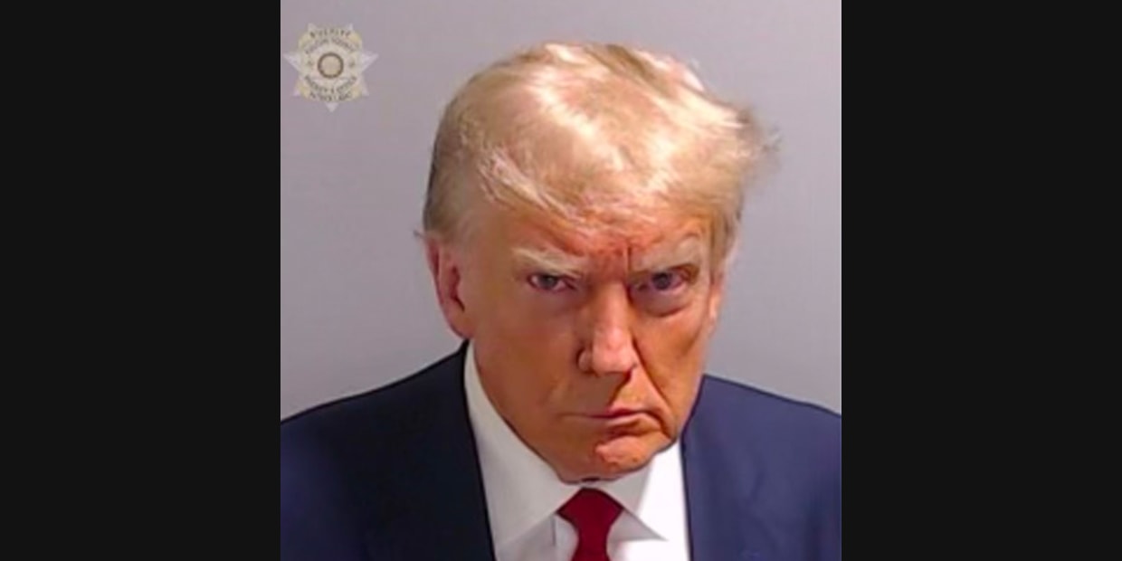 230824-donald-trump-mugshot-2x1-cs-254ed2.jpg