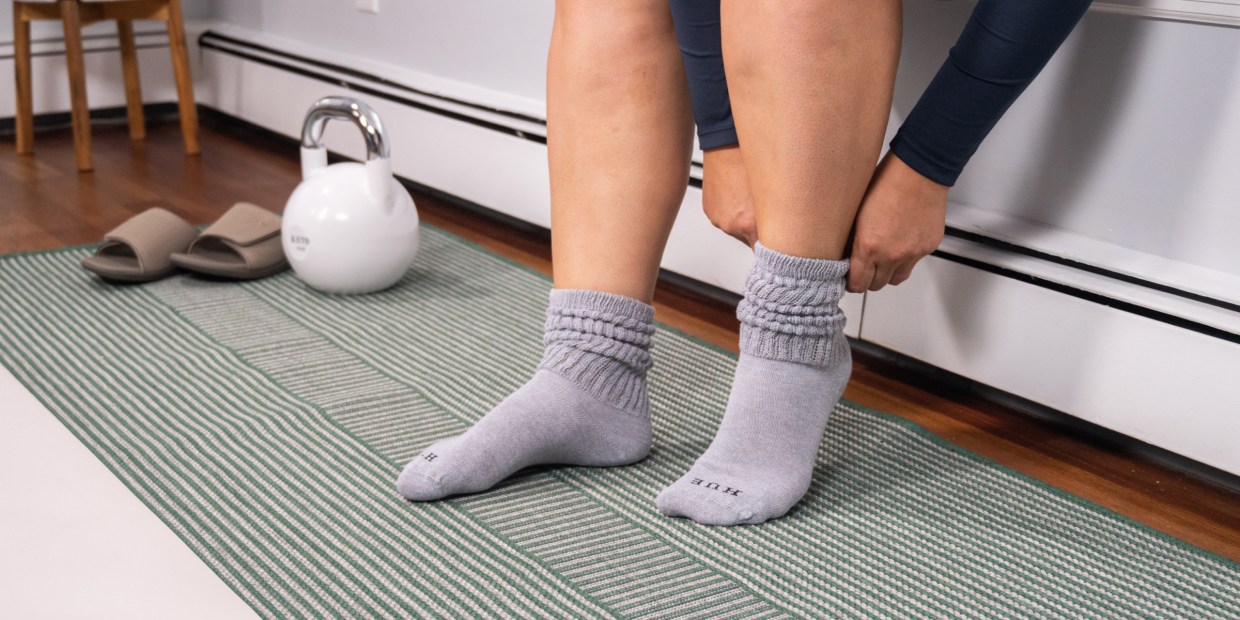 Womens Socks, Solid Color Crew Socks Lightweight Cotton Athletic Socks 