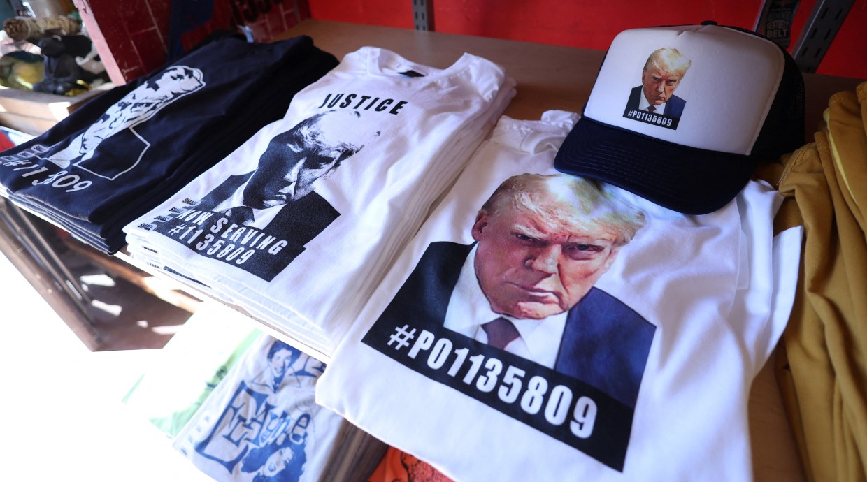 The tricky legal question at the center of the Trump mug shot cash grab – and how it could hilariously backfire on the indicted former president (msnbc.com)
