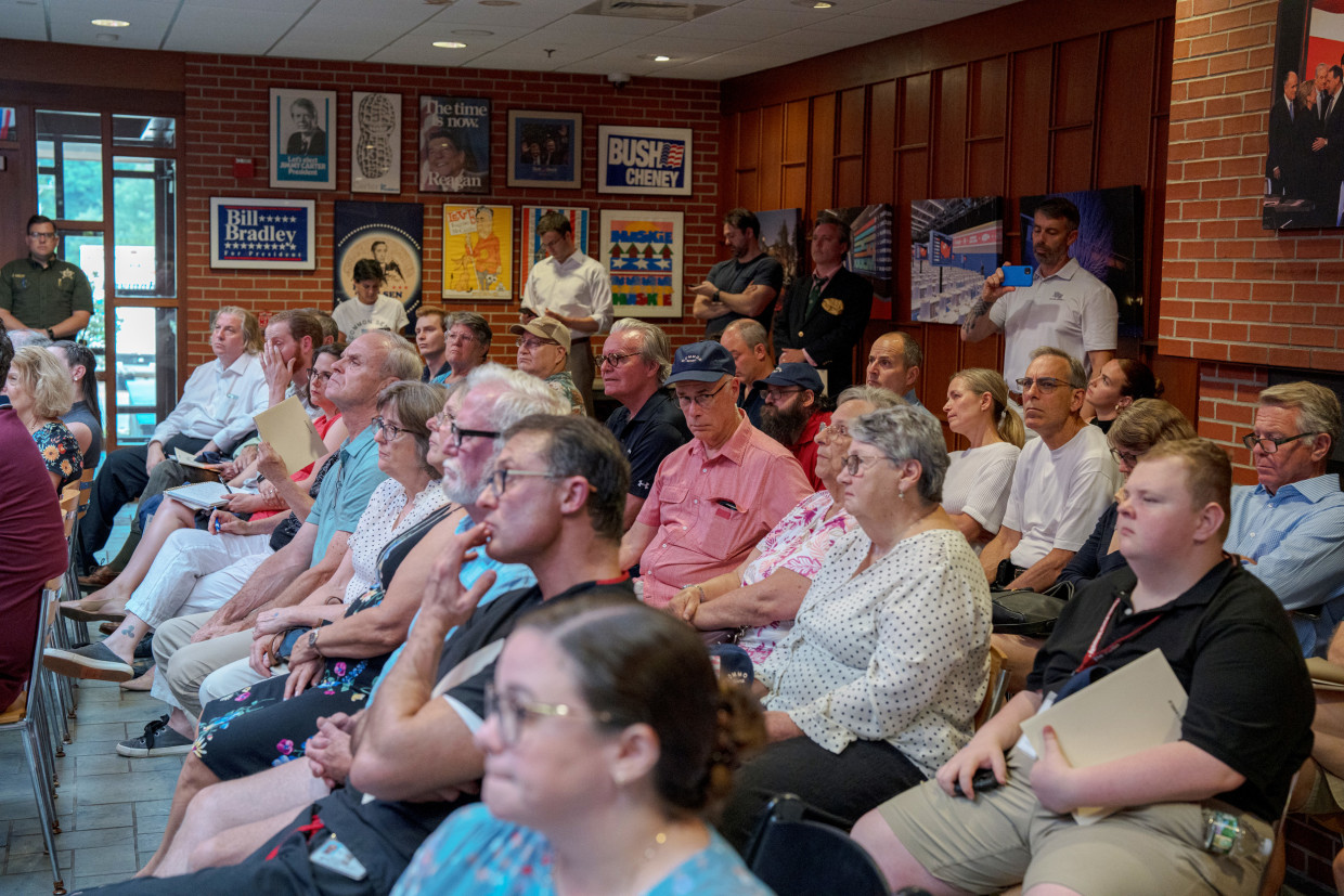 Sen. Joe Manchin III Headlines No Labels Event in New Hampshire