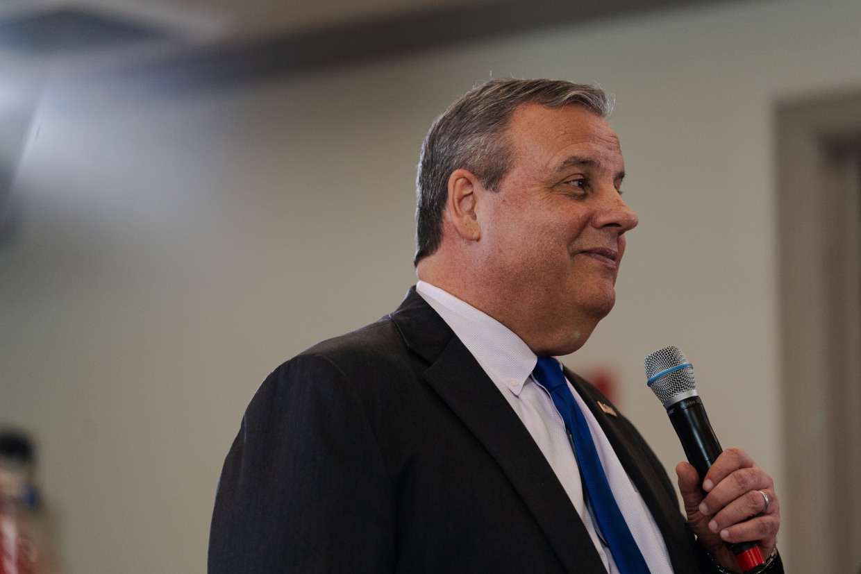 Image: GOP Presidential Candidate Chris Christie Hosts Town Hall In Bedford, New Hampshire