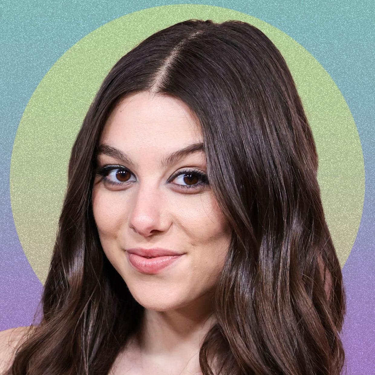 Kira Kosarin on Returning to The Thundermans, Hesitations and Growth:  ESSAY