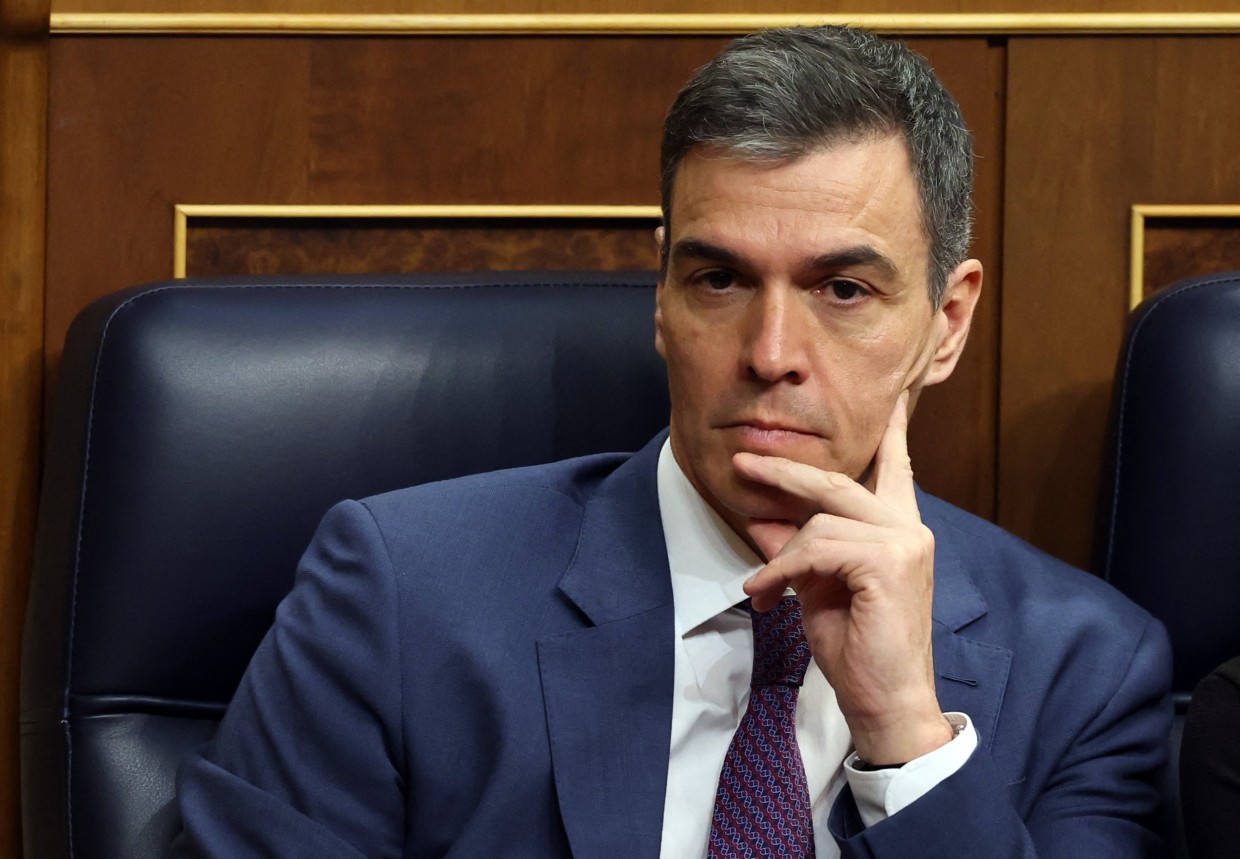 Spain PM Sanchez considers resigning after wife is targeted by judicial probe