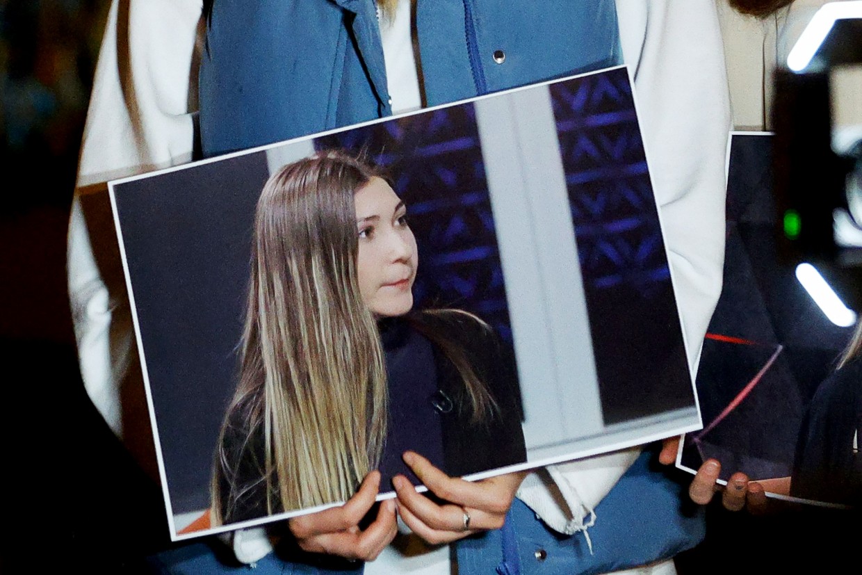 Yalangoch teatr aktrisalarini tomosha qiling