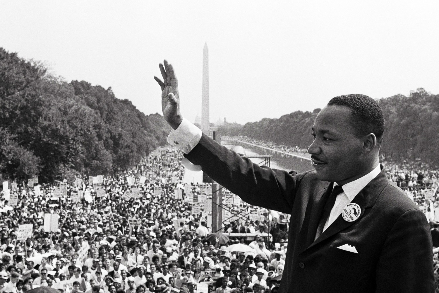 https://media-cldnry.s-nbcnews.com/image/upload/t_fit-1500w%2Cf_auto%2Cq_auto%3Abest/rockcms/2023-08/230825-march-on-washington-martin-luther-king-waves-se-412p-5de91e.jpg