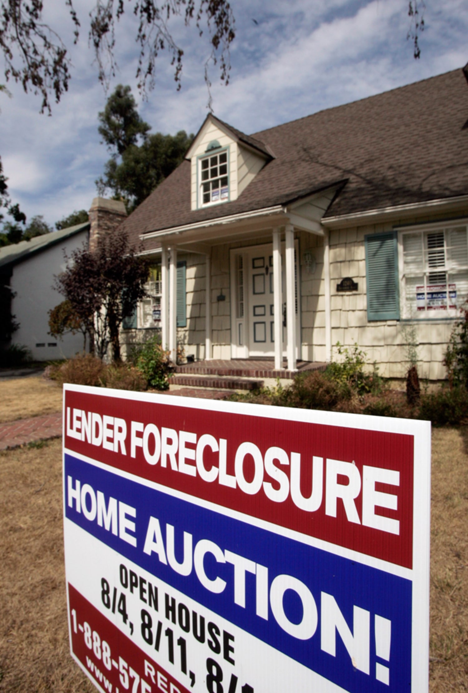 Can i buy a house best sale at auction with an fha loan