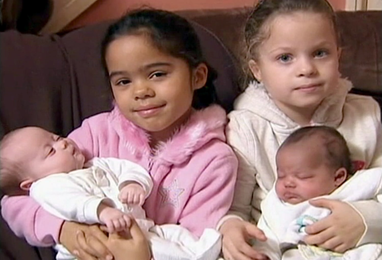 UK twins turn heads: One is white, the other black
