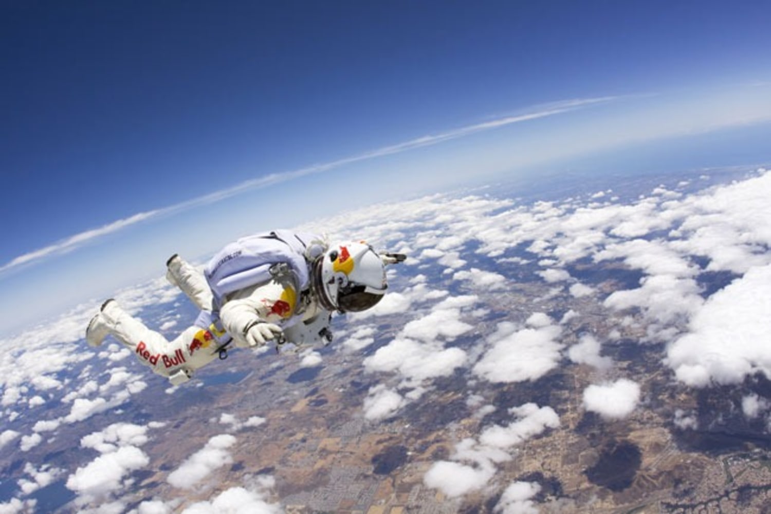 Misbruik Geld lenende Verkeerd Skydiver plans supersonic space jump