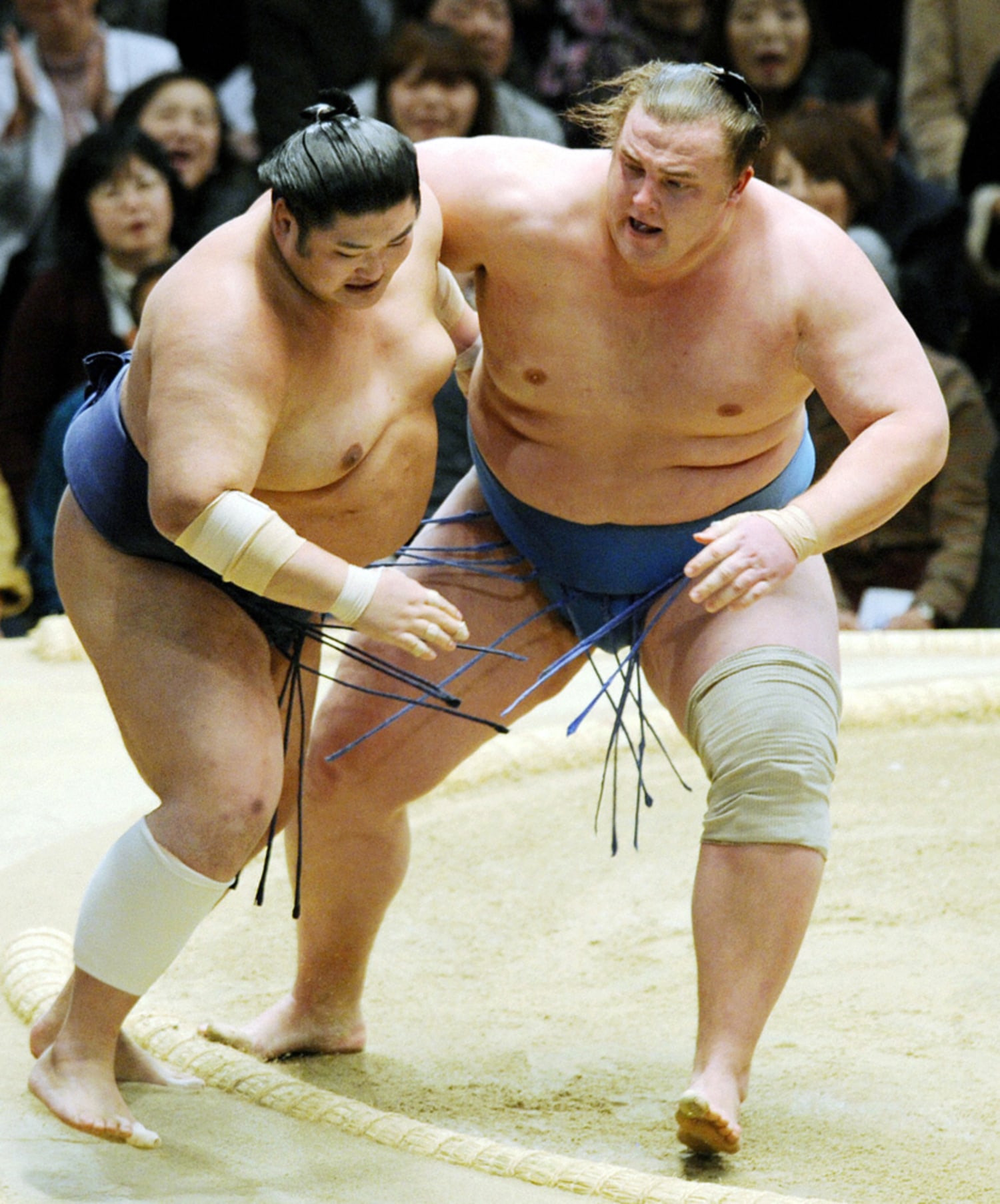 A mother and son take up sumo wrestling, defying stereotypes - Los