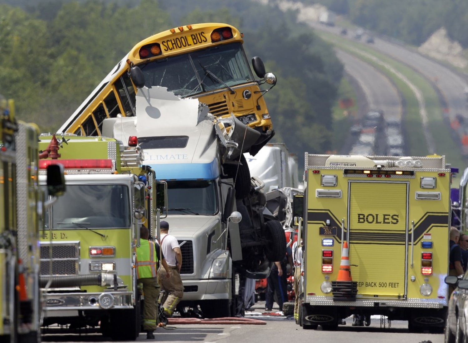 2 killed, dozens hurt in school bus crash in Mo.