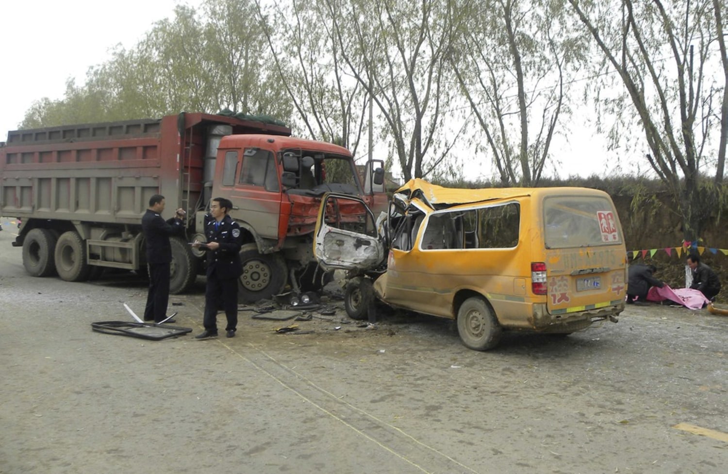 18 preschoolers killed in crammed China bus crash