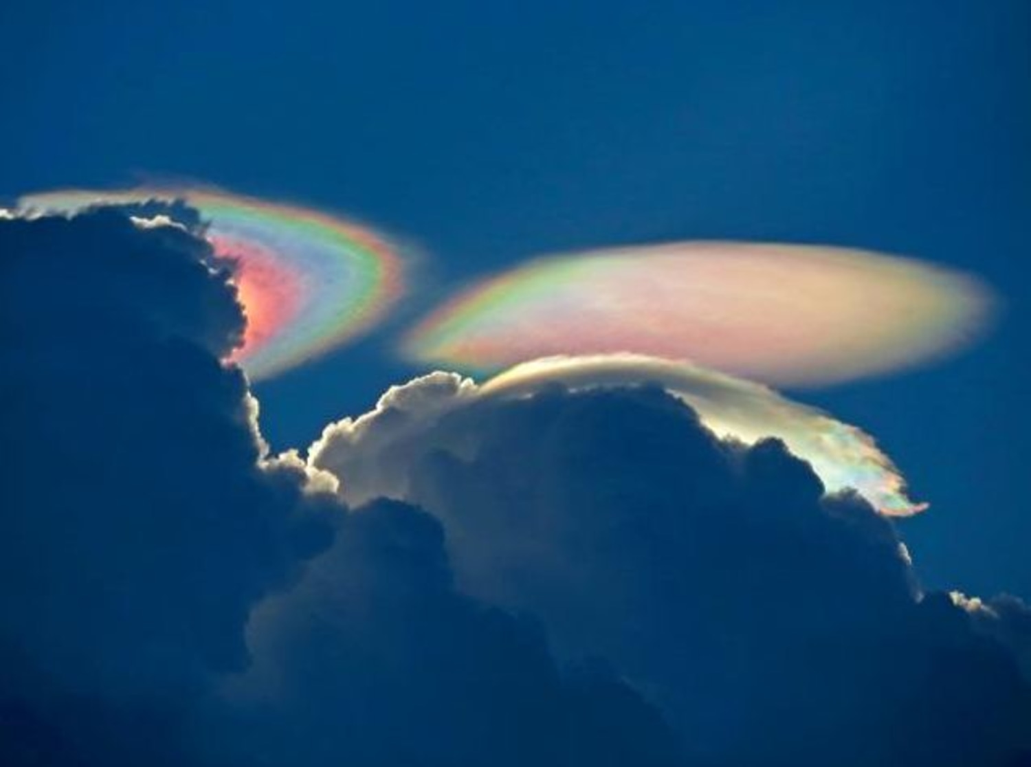 Amazing photo: 'Fire rainbow' is stunner