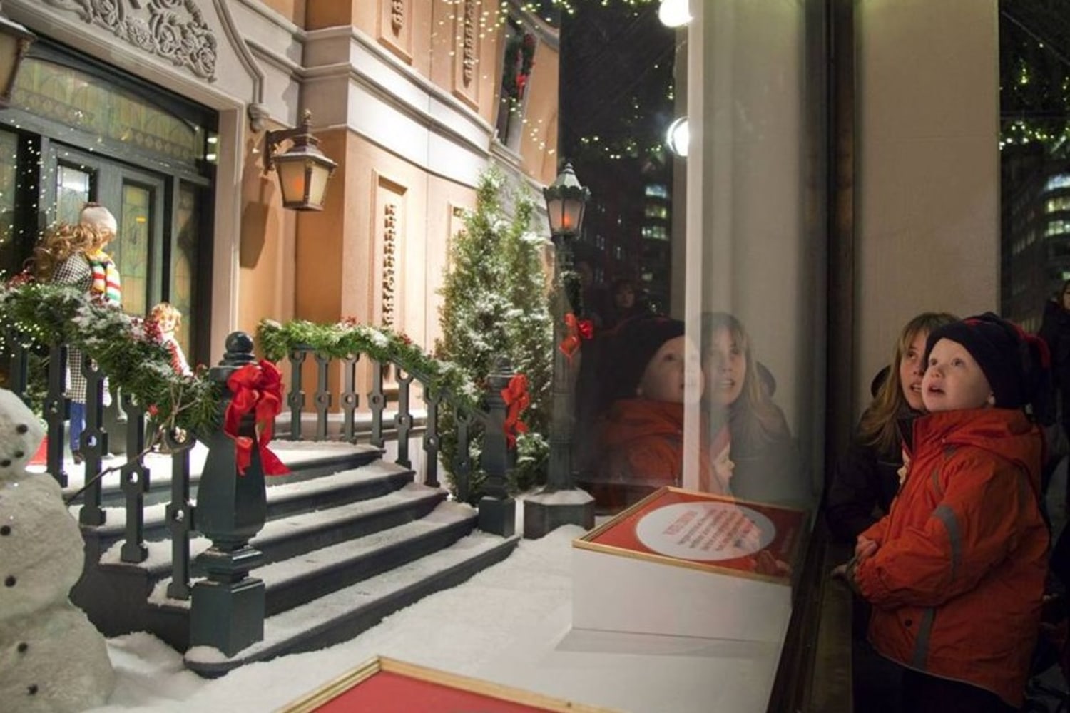 Lord & Taylor's Holiday Window Displays Are Full of Tiny Moving People
