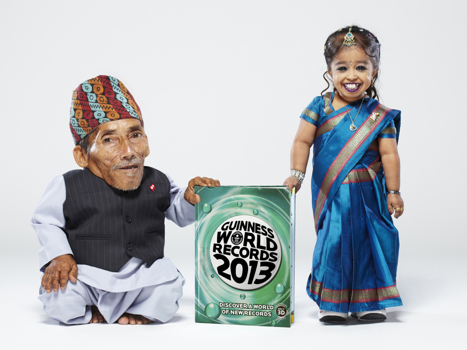 Worlds shortest man and woman meet for