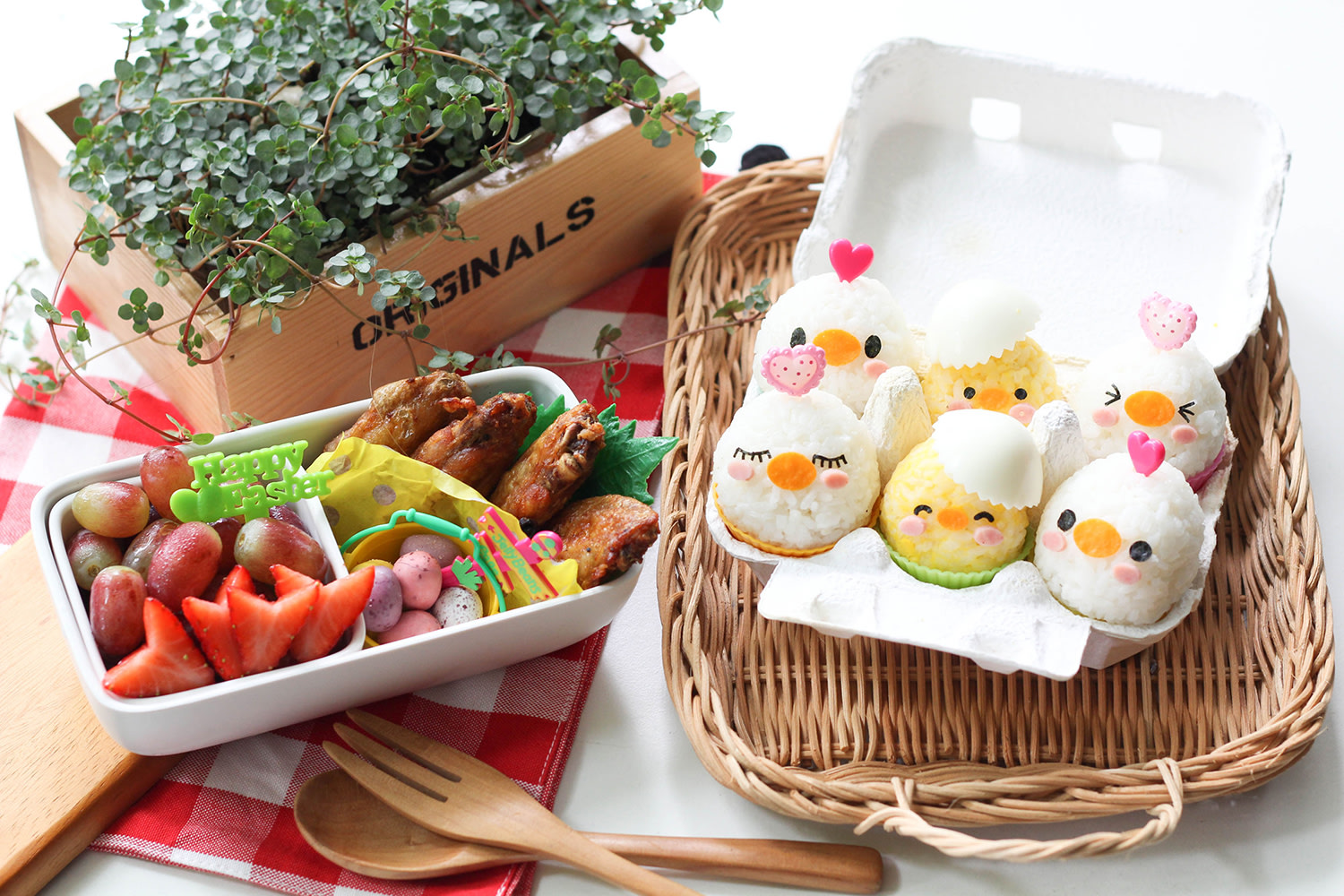 Mom Makes Adorable Bento Lunches For Her Two Sons