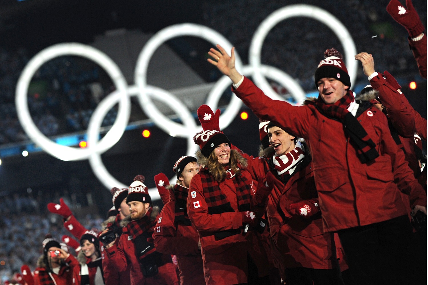 Красных олимпийские игры. Зимние Олимпийские игры 2010 Ванкувер. 2010 Открылись XXI зимние Олимпийские игры в Ванкувере (Канада). Открытие зимних Олимпийских игр в Ванкувере (2010).
