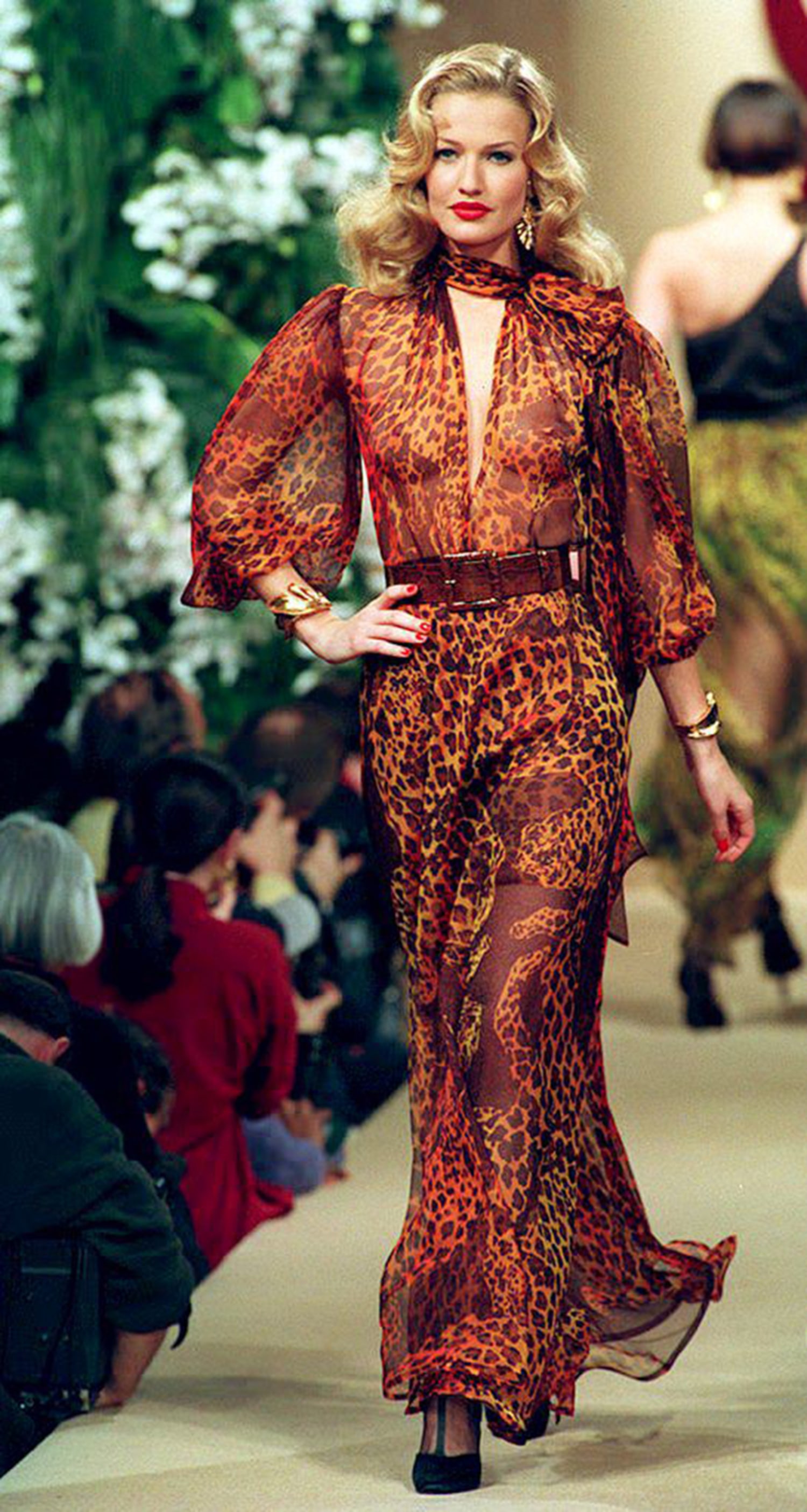 14 Iconic '90s Supermodel Catwalk Moments To Know