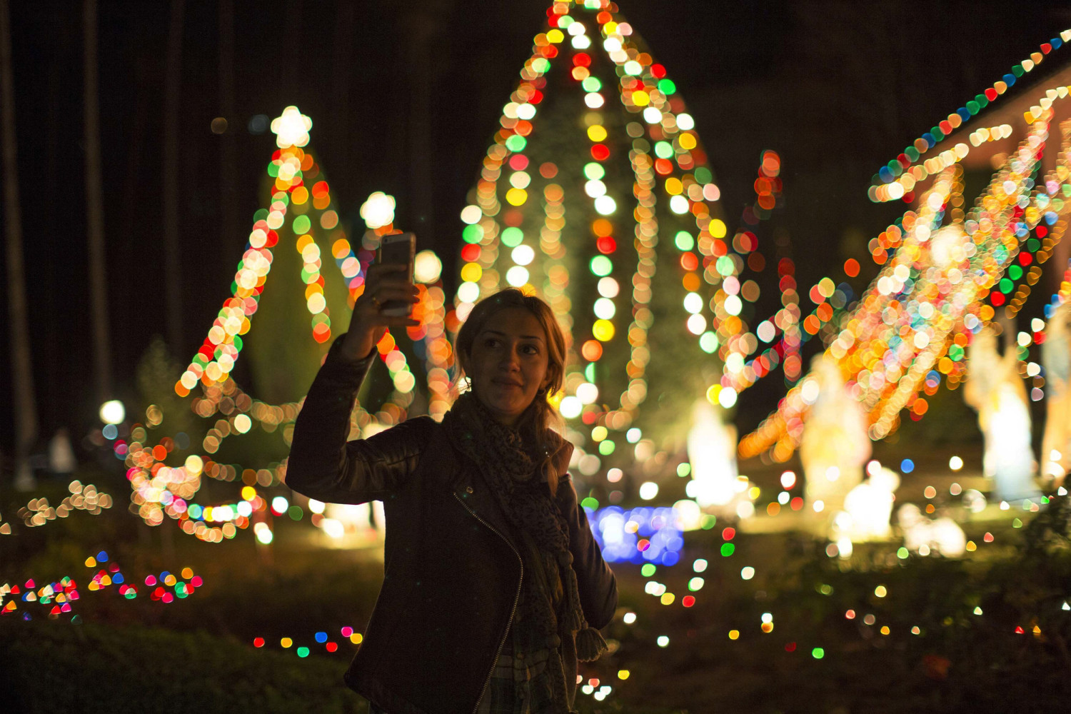 When Balian House Christmas Lights Come On 2022 Festive Holiday Lights Brighten The Season
