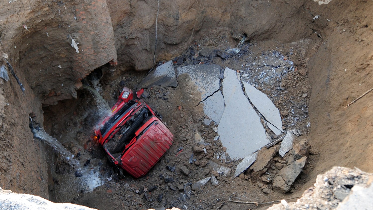 Massive Sinkhole in Fraser, Michigan, Prompts Evacuations, State