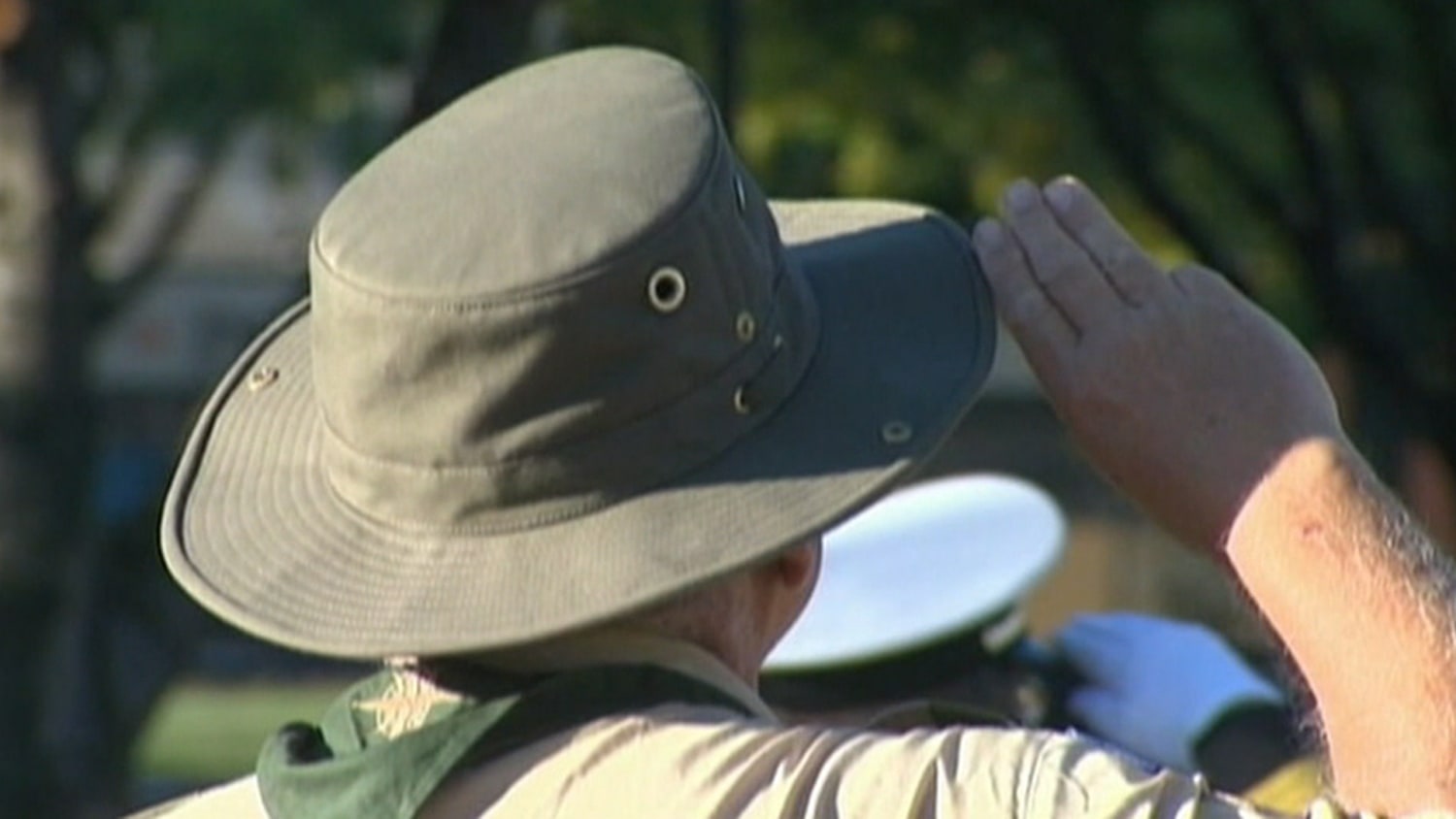 Boy Scouts end ban on gay leaders, with 