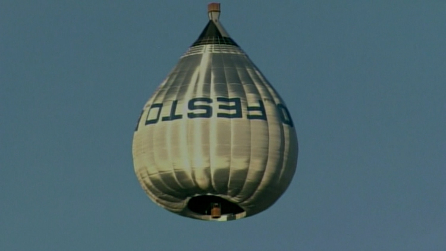 Video of upside down hot air balloon goes viral