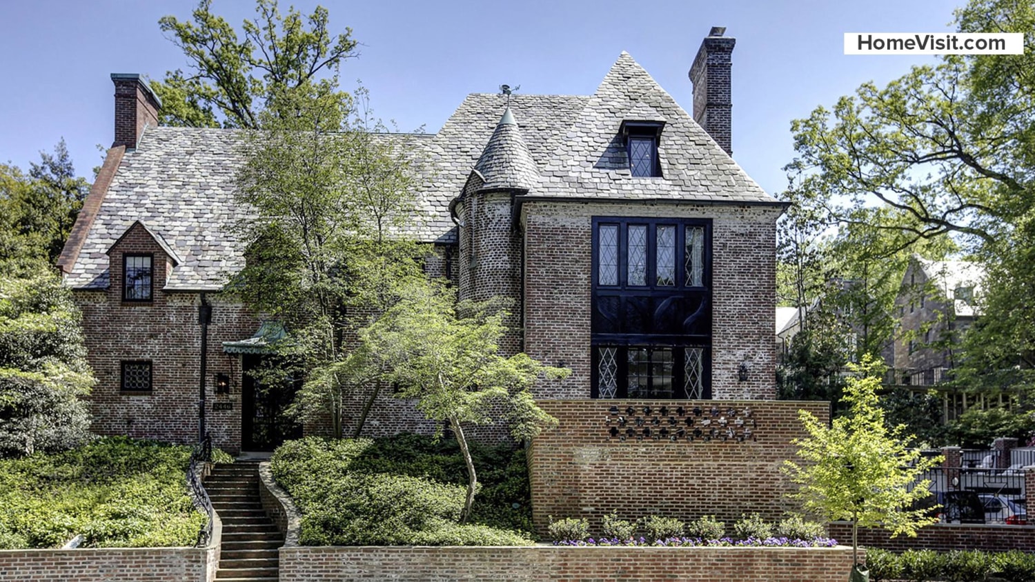 Inside the Obamas' post-White House home: A mansion with famous neighbors, image size:1500x844