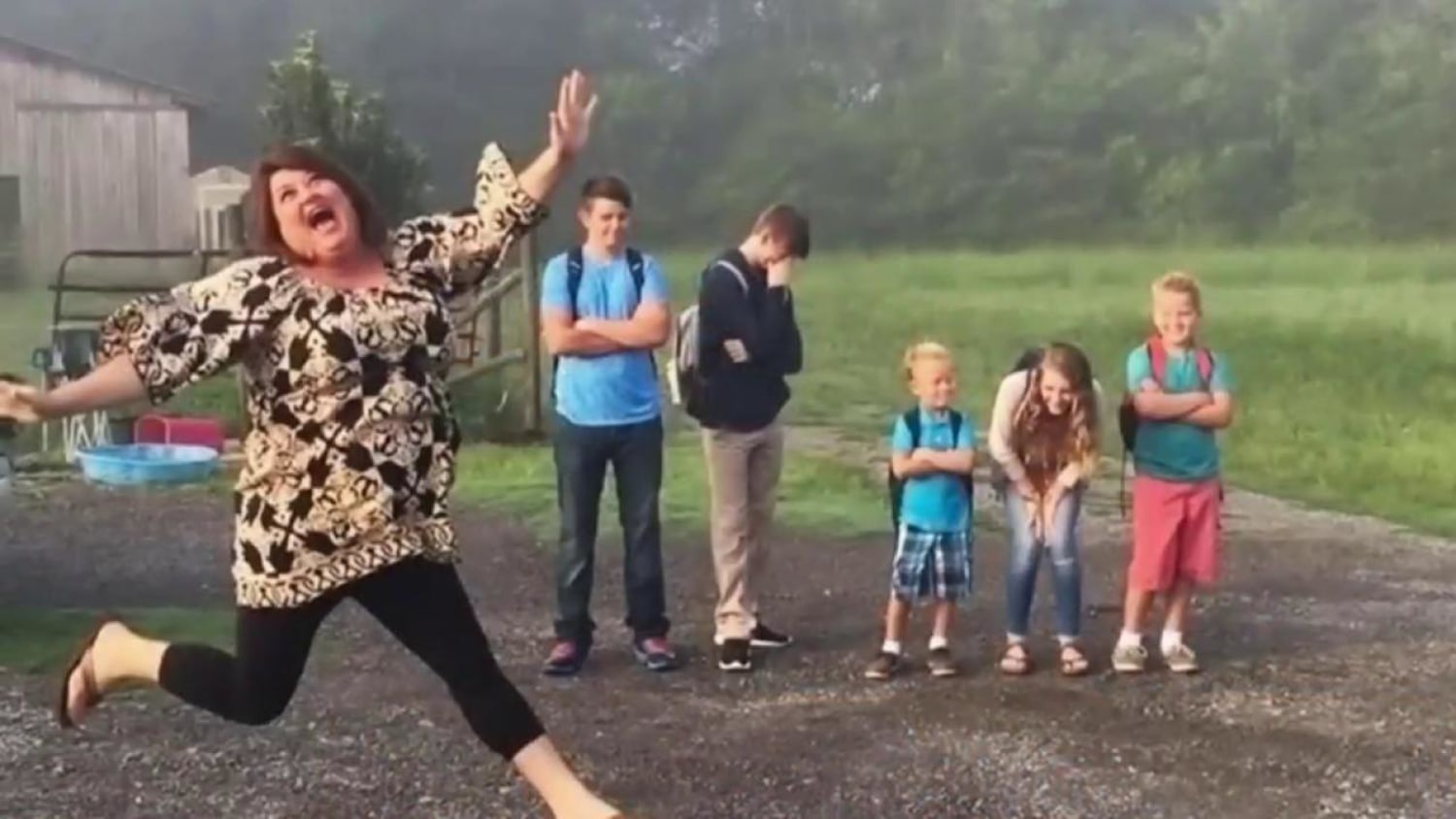 Mom's funny back-to-school photos go viral Mom's funny back-to-school photos go viral