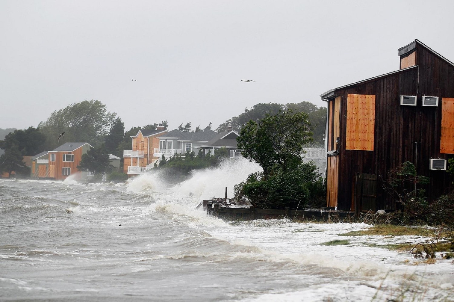 Part of Sunglow pier gone after Hurricane Matthew – WFTV, image size:1500x1000