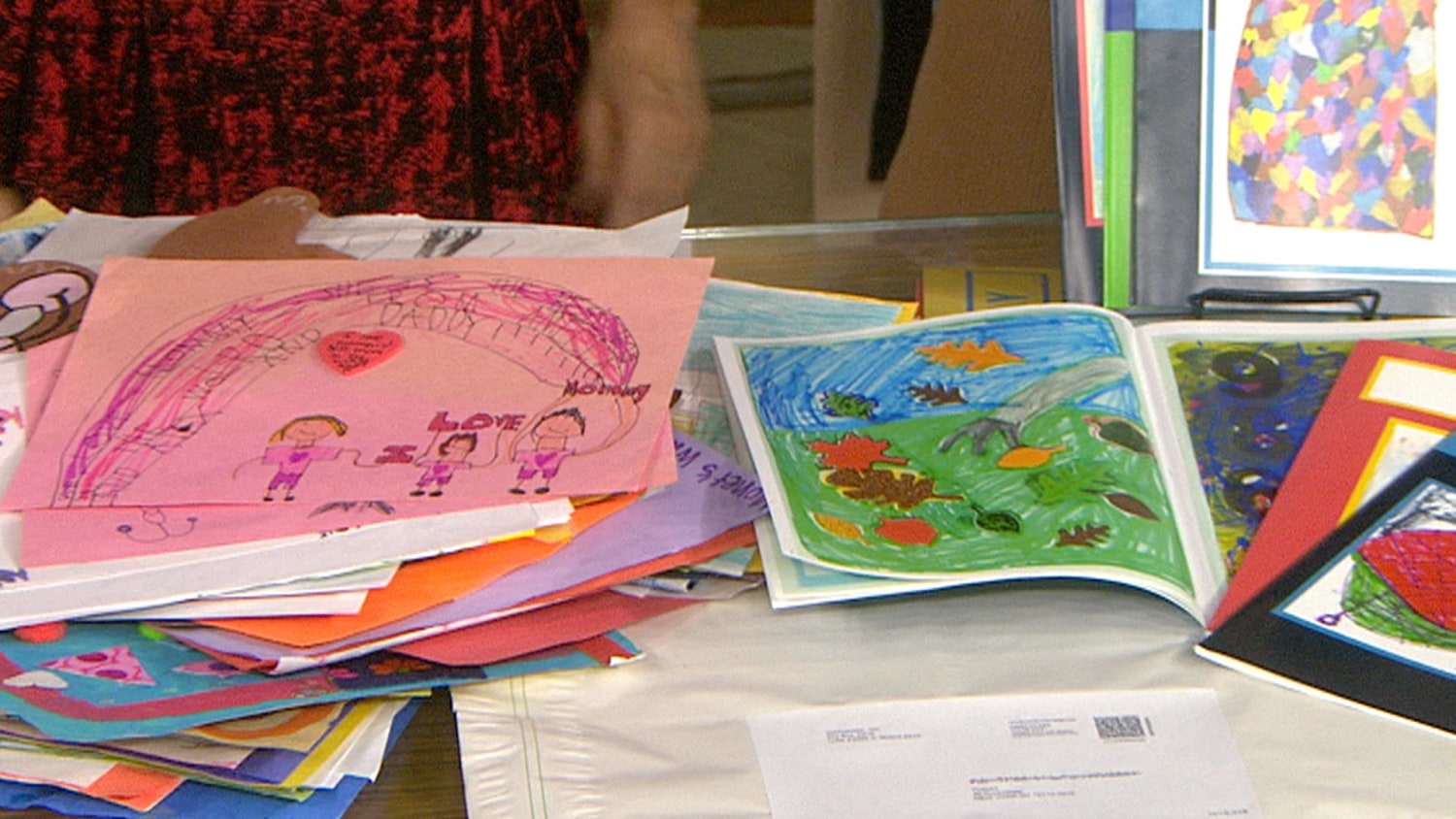 Storing kid's Artwork - Kid's Art Folders - Living On a Latte