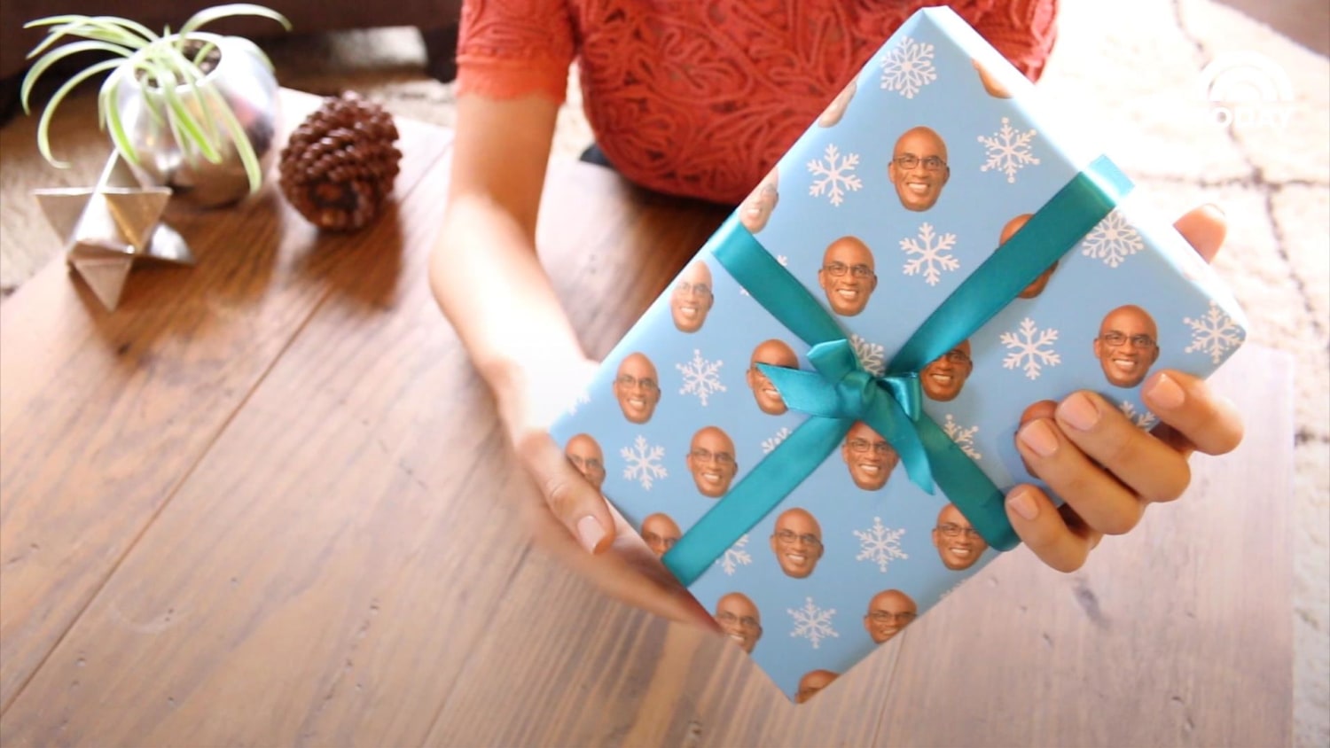 Paper-free gift-wrapping hack takes 30 seconds or less
