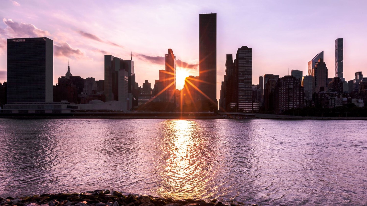 A sunset in New York that called Manhattan Henge Stock Photo - Alamy