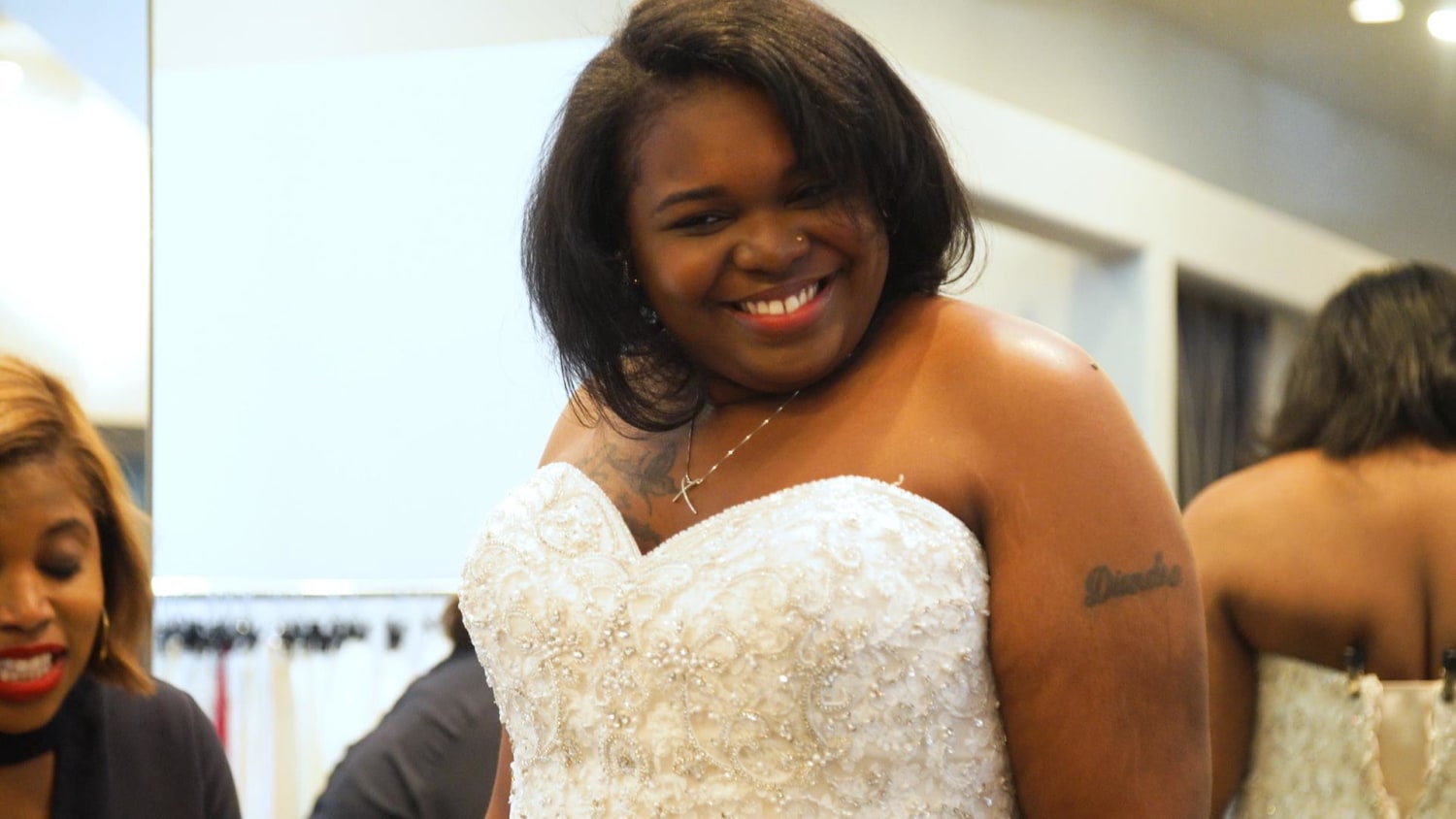 Calling all midsize/plus size/curvy brides, you're so worthy and