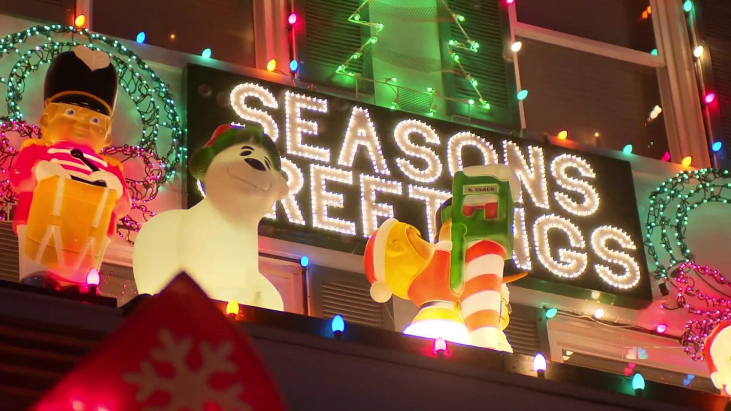 Miracle on 34th Street: Baltimore block lights up in annual holiday  tradition, image size:1500x844