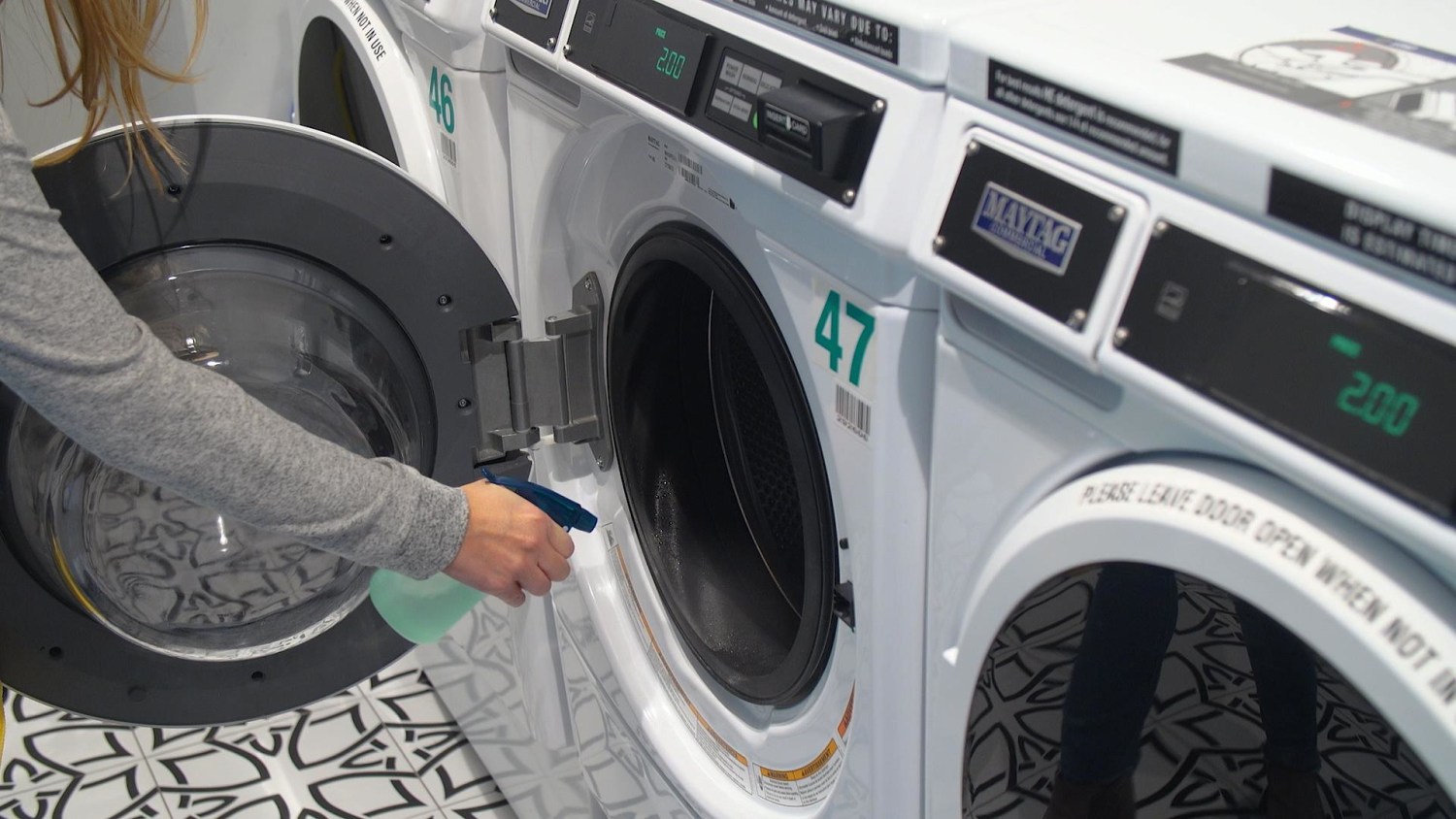 How To Clean Your Washing Machine - Washing Machine Cleaning Tips