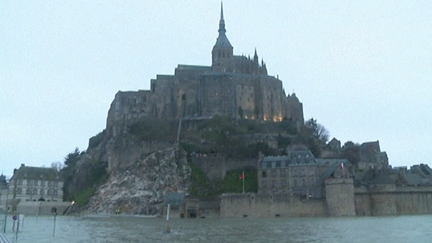 Supertide' isolates Mont Saint-Michel in France