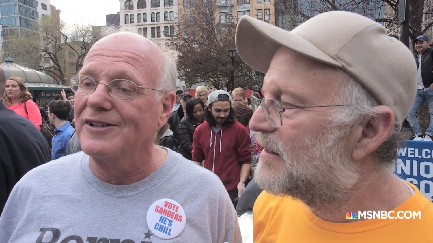 Yuge turnout for Bernie Sanders ice cream give away
