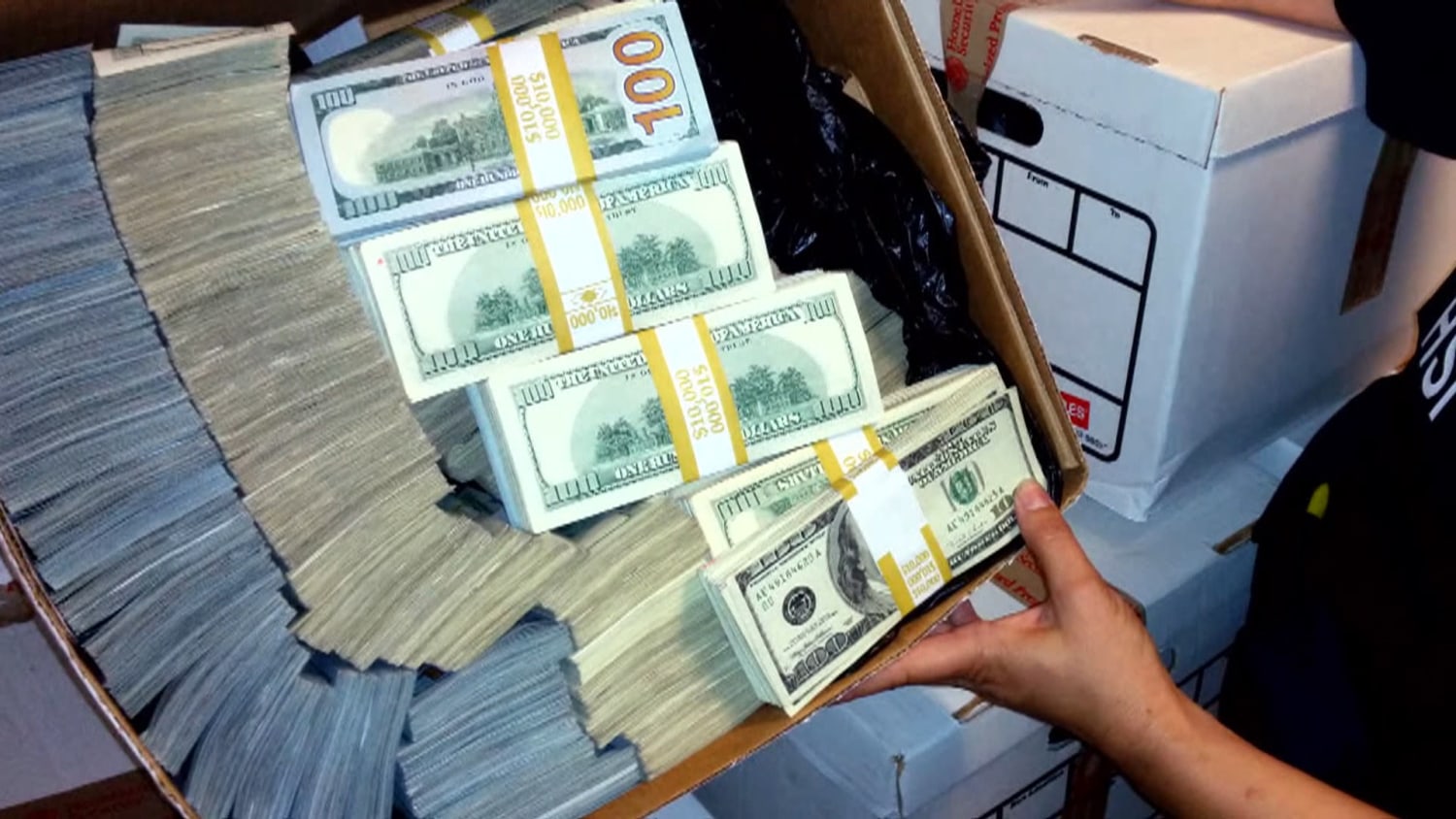 Feds Find Millions in Cash in Mᴀssive Money-Laundering Raid