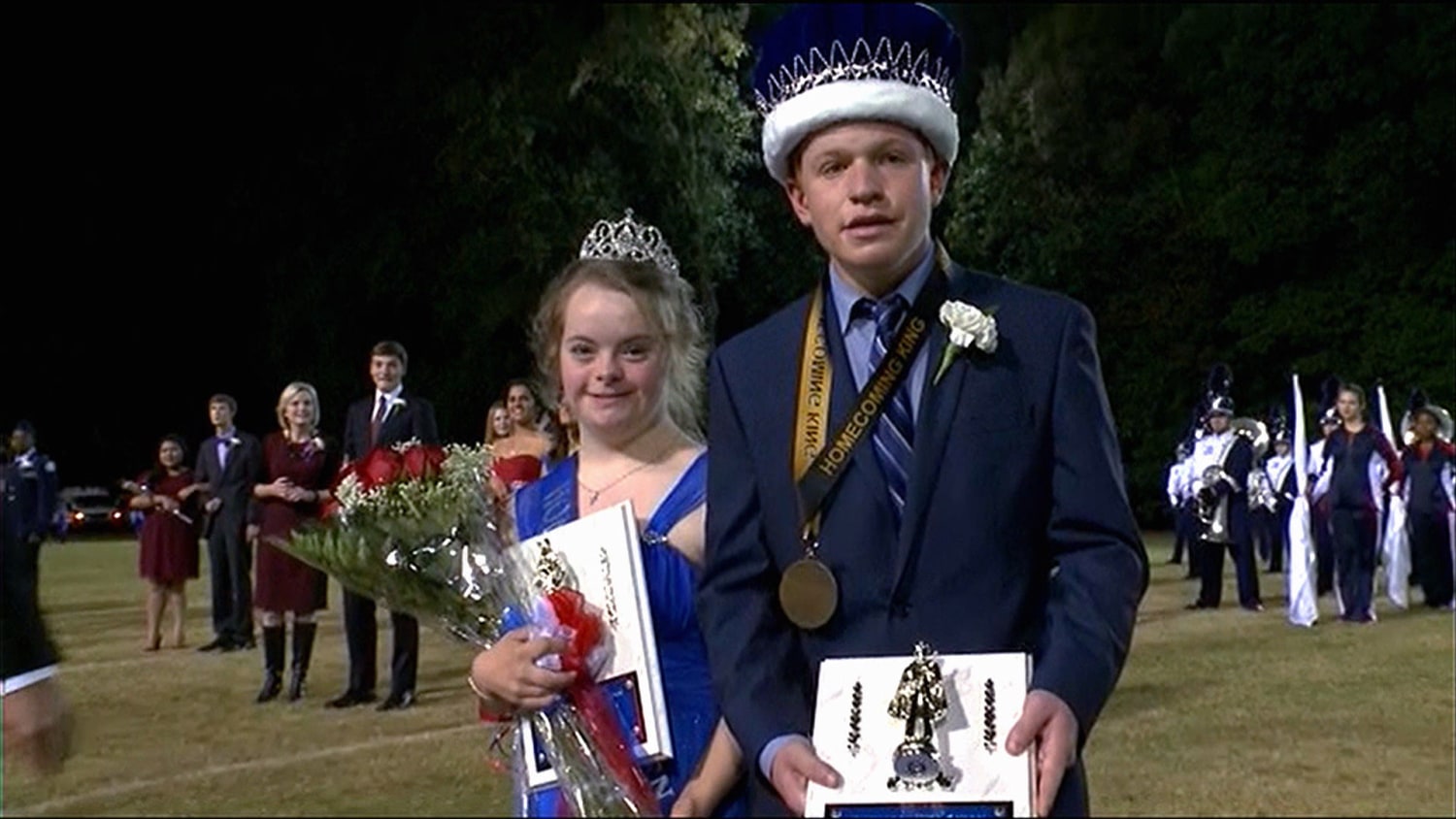 High school picks a boy as its homecoming queen for the first time - Scoop  Upworthy