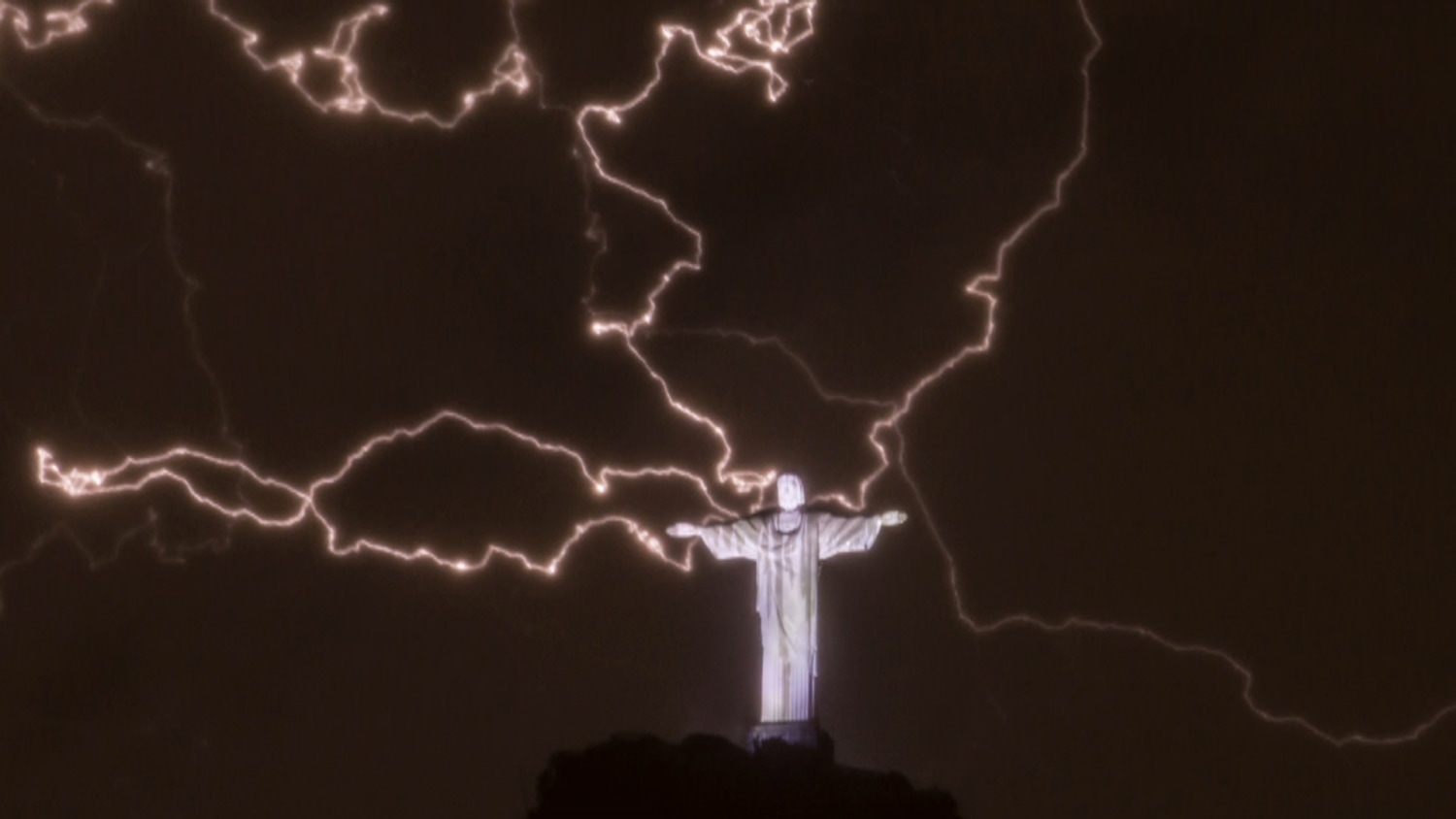 Lightning Strikes Christ Statue in Rio, Chips Thumb