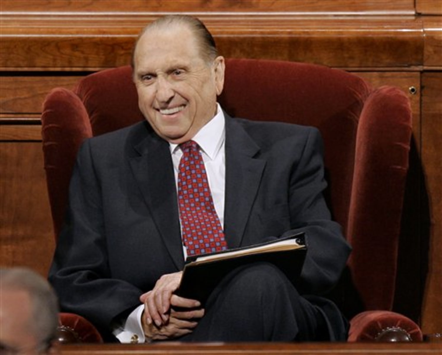 18352996 ade9 4894 b322 81606f6f0621 thomas monson becomes mormon leader