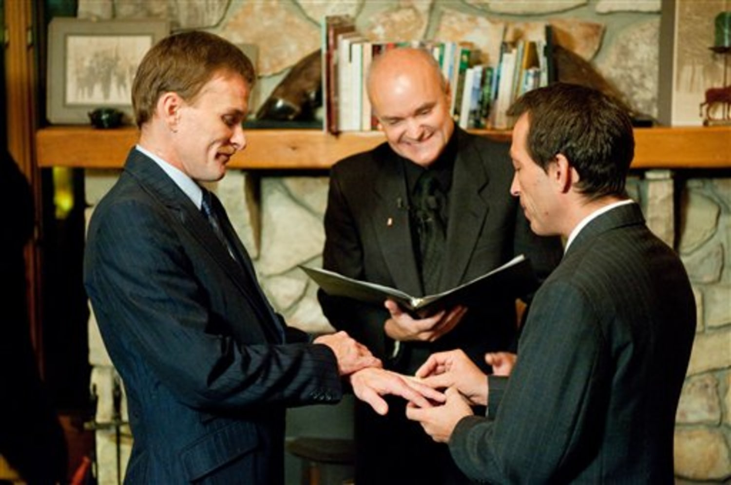 Same-sex marriages begin in Vermont